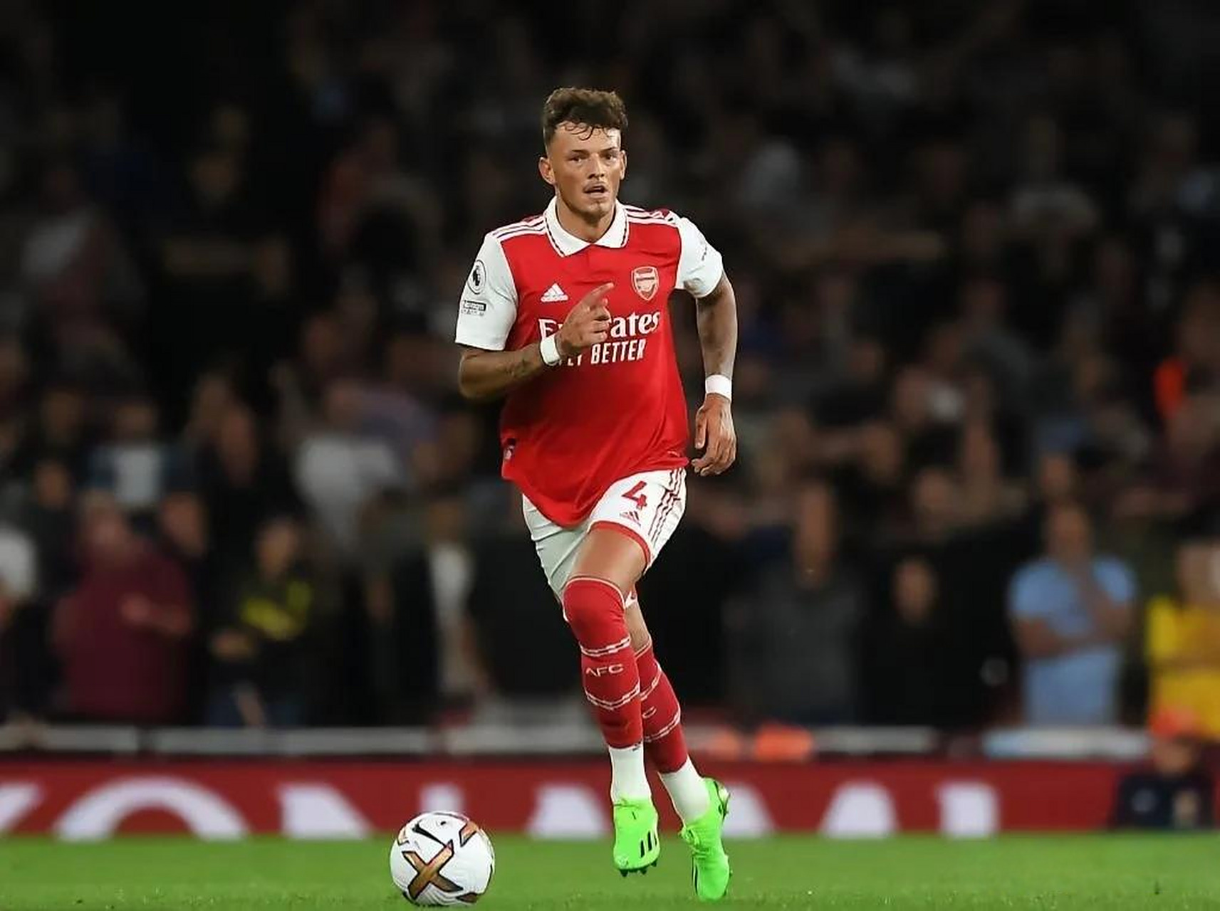 曼联4-1狼队全场数据：射正次数10-2，控球率超6成（曼联4-1狼队：数据全面占优，射正10比2、控球率超60%）